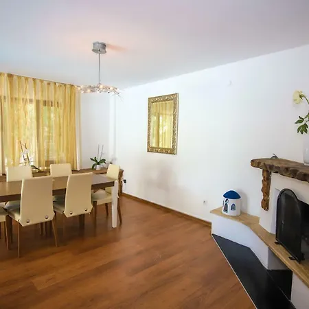 Villa Cettia Daily Weekly